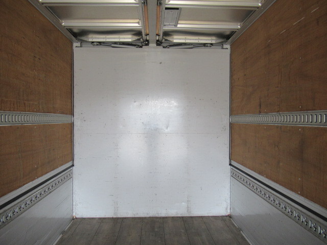 いすゞギガアルミウイング大型（10t）[写真13]