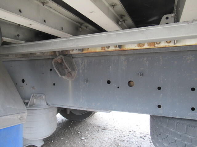 いすゞギガアルミウイング大型（10t）[写真17]