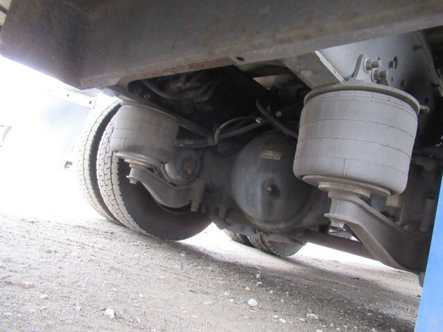 いすゞギガアルミウイング大型（10t）[写真18]