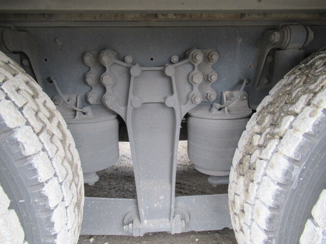 いすゞギガアルミウイング大型（10t）[写真19]