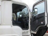 いすゞギガアルミウイング大型（10t）[写真22]