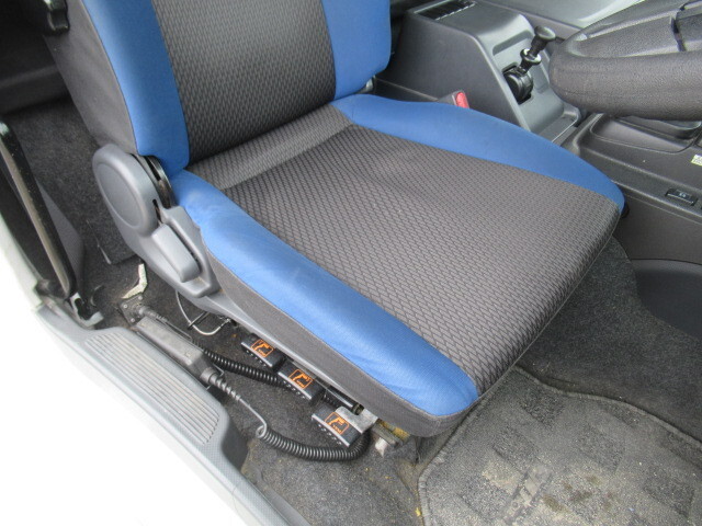 いすゞギガアルミウイング大型（10t）[写真22]