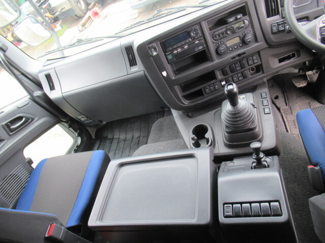 いすゞギガアルミウイング大型（10t）[写真25]