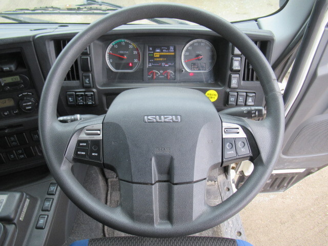 いすゞギガアルミウイング大型（10t）[写真26]