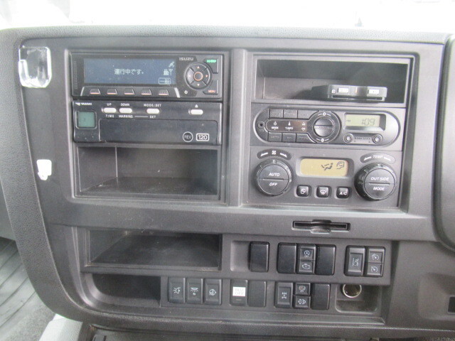 いすゞギガアルミウイング大型（10t）[写真29]