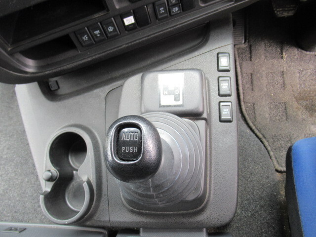 いすゞギガアルミウイング大型（10t）[写真30]