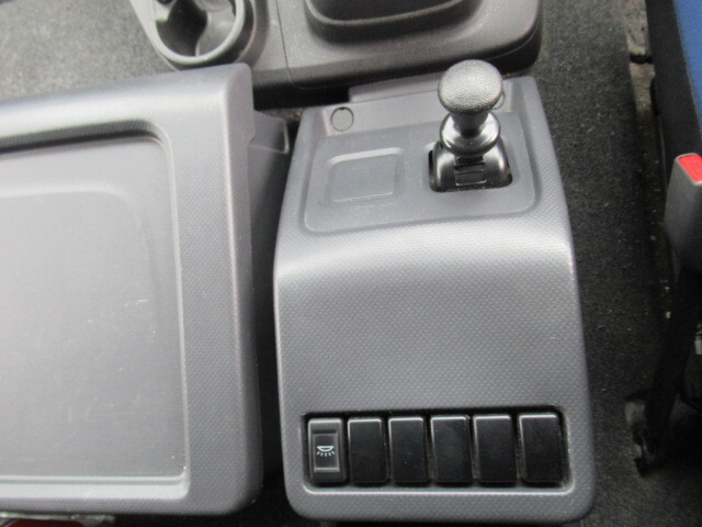 いすゞギガアルミウイング大型（10t）[写真31]