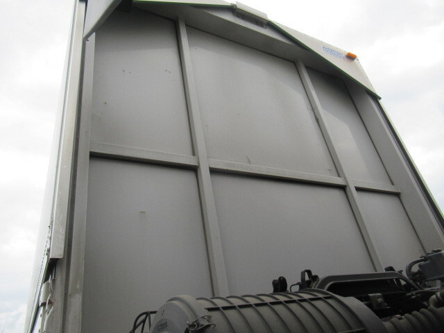 いすゞギガアルミウイング大型（10t）[写真36]