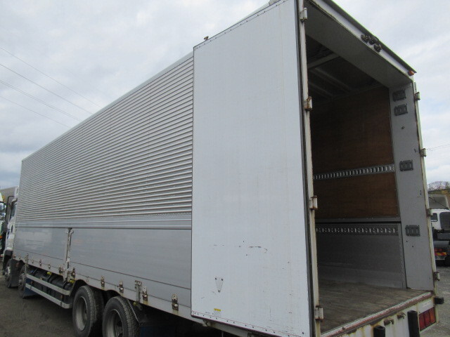 いすゞギガアルミウイング大型（10t）[写真07]