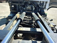 三菱ふそうキャンターコンテナ専用車小型（2t・3t）[写真13]