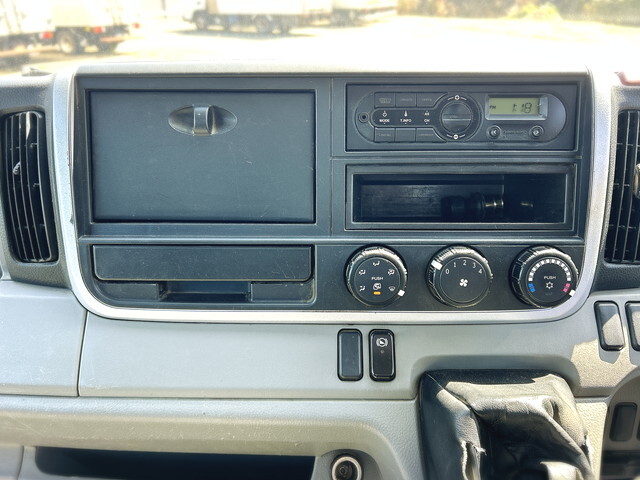 三菱ふそうキャンターコンテナ専用車小型（2t・3t）[写真32]