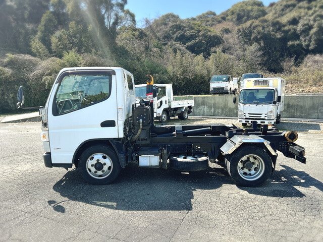 三菱ふそうキャンターコンテナ専用車小型（2t・3t）[写真05]