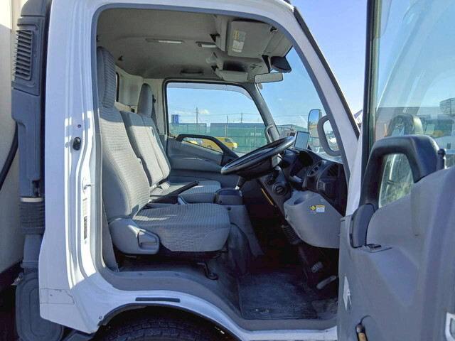 日野デュトロ冷凍車（冷蔵車）小型（2t・3t）[写真20]