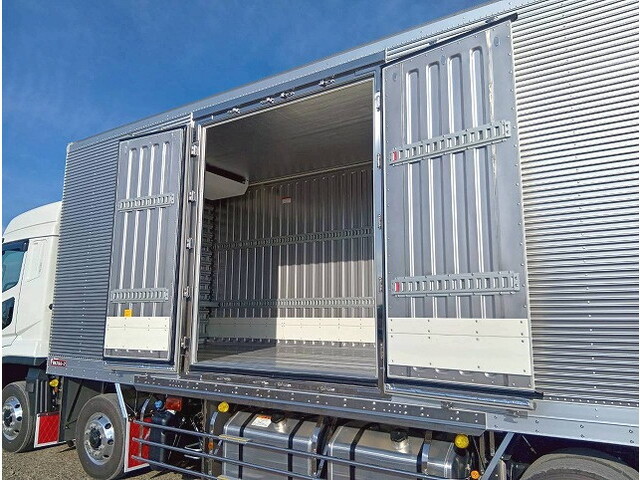 三菱ふそうスーパーグレート冷凍車（冷蔵車）大型（10t）[写真10]