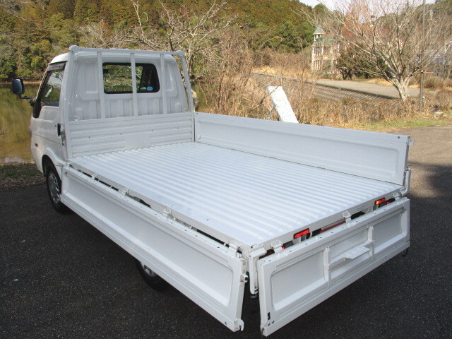 マツダボンゴ平ボディ小型（2t・3t）[写真11]