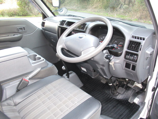 マツダボンゴ平ボディ小型（2t・3t）[写真21]