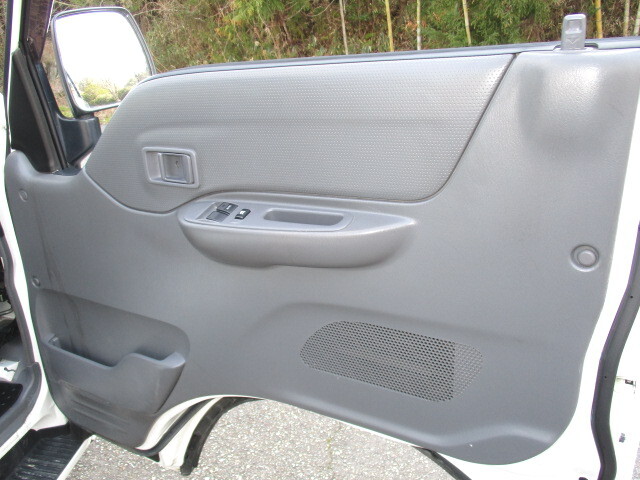 マツダボンゴ平ボディ小型（2t・3t）[写真23]