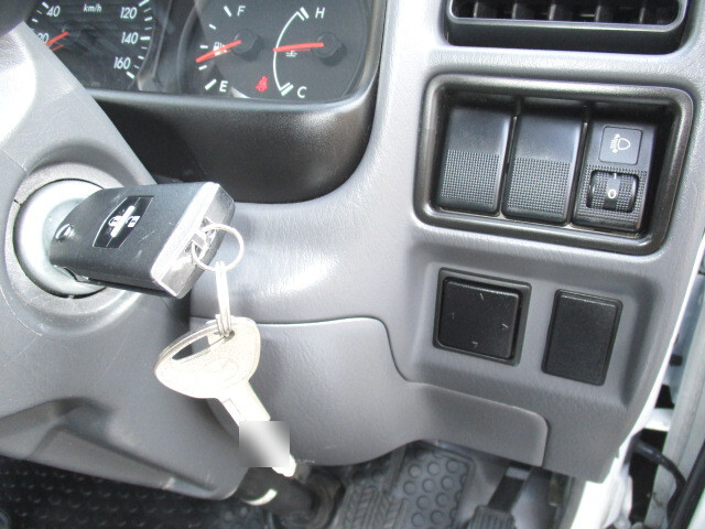 マツダボンゴ平ボディ小型（2t・3t）[写真25]