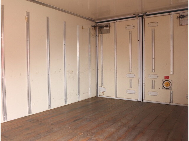 いすゞエルフ冷凍車（冷蔵車）小型（2t・3t）[写真10]