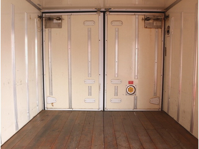 いすゞエルフ冷凍車（冷蔵車）小型（2t・3t）[写真11]