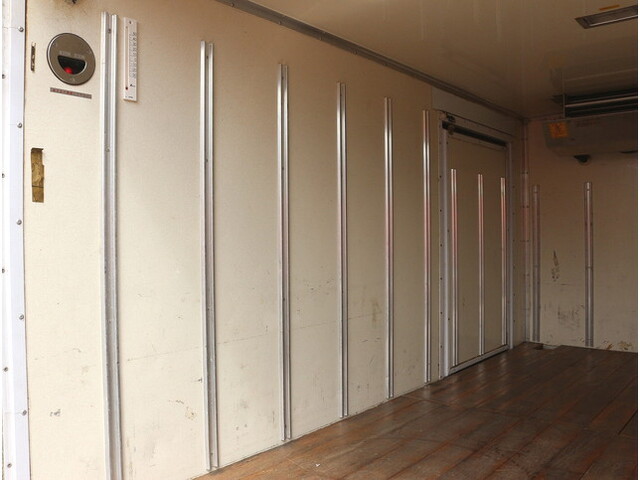 いすゞエルフ冷凍車（冷蔵車）小型（2t・3t）[写真14]