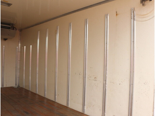 いすゞエルフ冷凍車（冷蔵車）小型（2t・3t）[写真15]