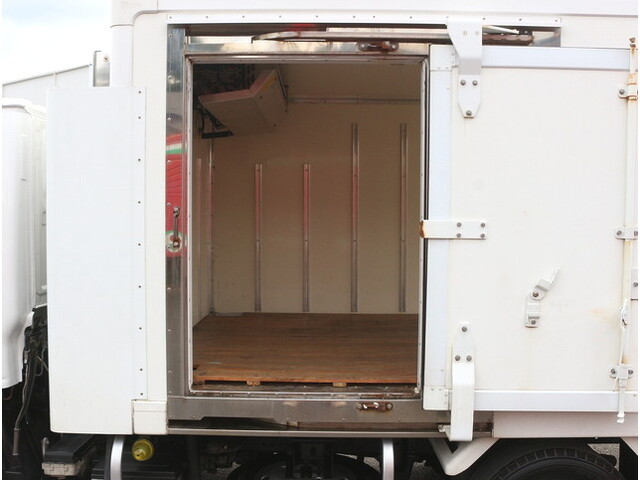 いすゞエルフ冷凍車（冷蔵車）小型（2t・3t）[写真08]