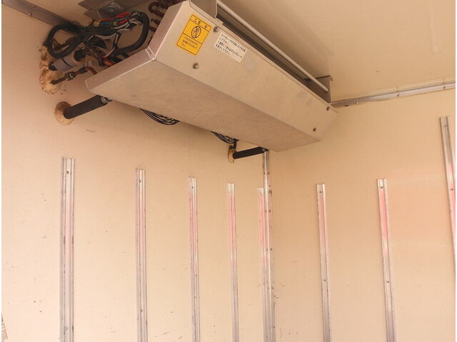 いすゞエルフ冷凍車（冷蔵車）小型（2t・3t）[写真09]