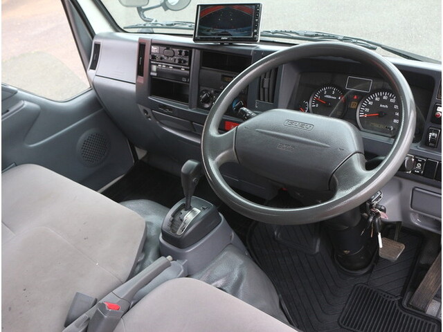 いすゞエルフパネルバン小型（2t・3t）[写真16]