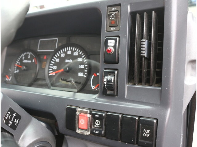 いすゞエルフパネルバン小型（2t・3t）[写真25]