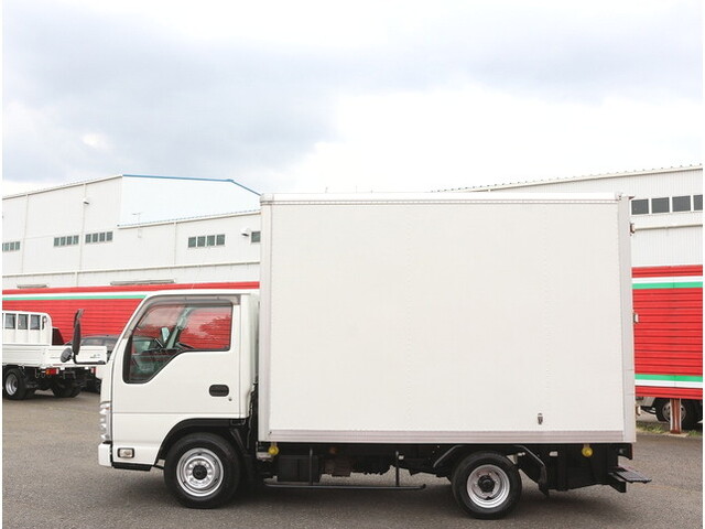 いすゞエルフパネルバン小型（2t・3t）[写真06]