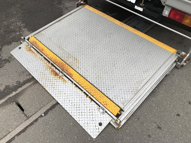 トヨタダイナアルミバン小型（2t・3t）[写真06]