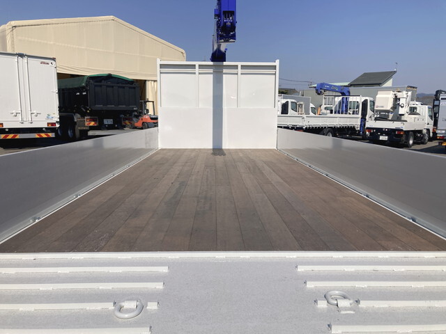 いすゞフォワードセルフクレーン4段中型（4t）[写真12]