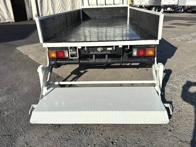 三菱ふそうキャンター平ボディ小型（2t・3t）[写真11]