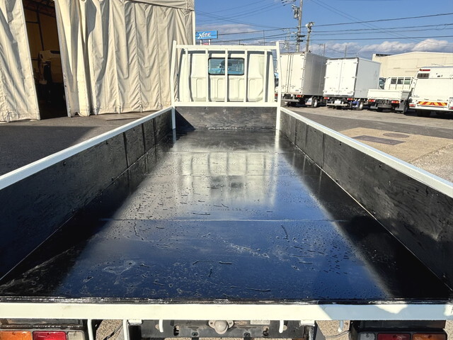 三菱ふそうキャンター平ボディ小型（2t・3t）[写真13]