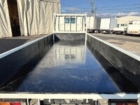 三菱ふそうキャンター平ボディ小型（2t・3t）[写真14]