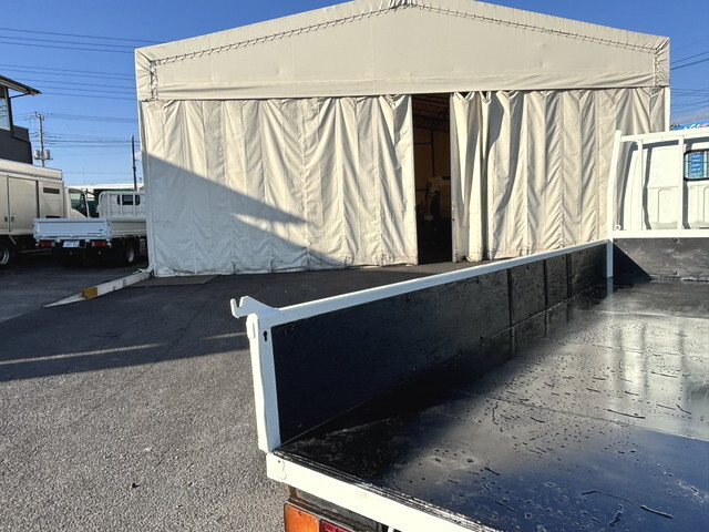 三菱ふそうキャンター平ボディ小型（2t・3t）[写真15]