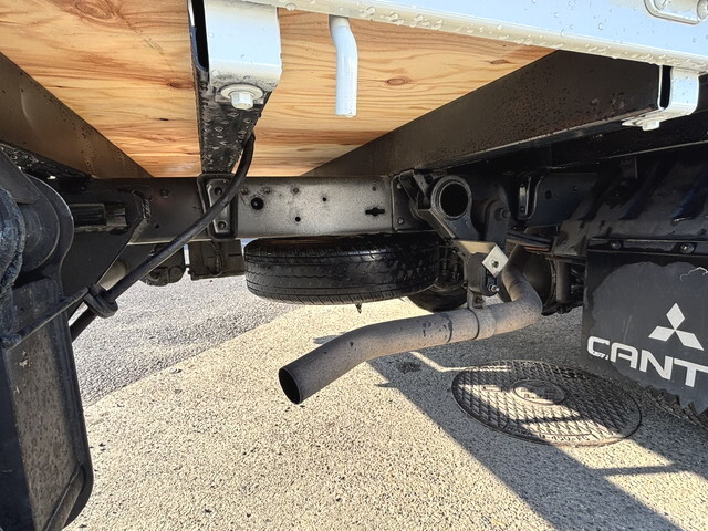 三菱ふそうキャンター平ボディ小型（2t・3t）[写真17]