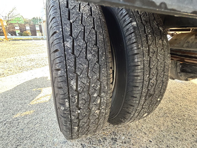 三菱ふそうキャンター平ボディ小型（2t・3t）[写真18]