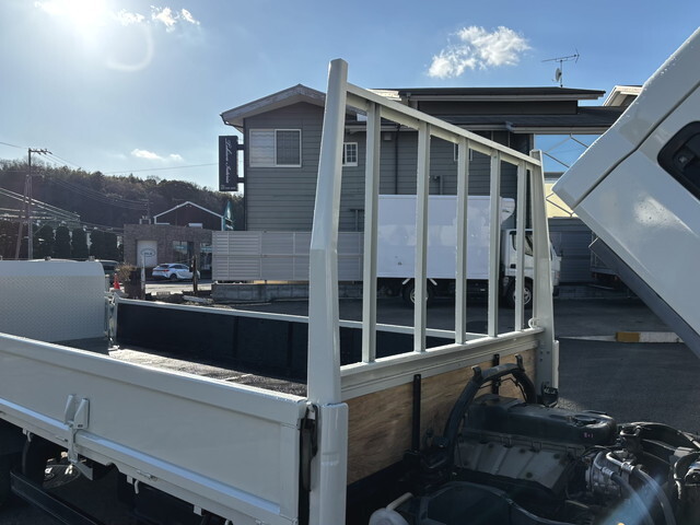 三菱ふそうキャンター平ボディ小型（2t・3t）[写真22]