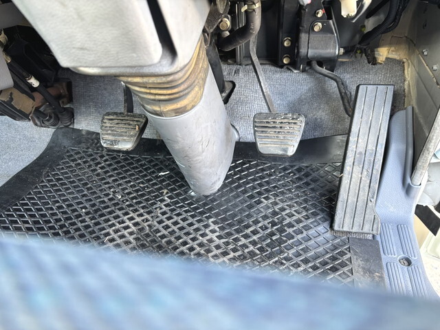 三菱ふそうキャンター平ボディ小型（2t・3t）[写真28]