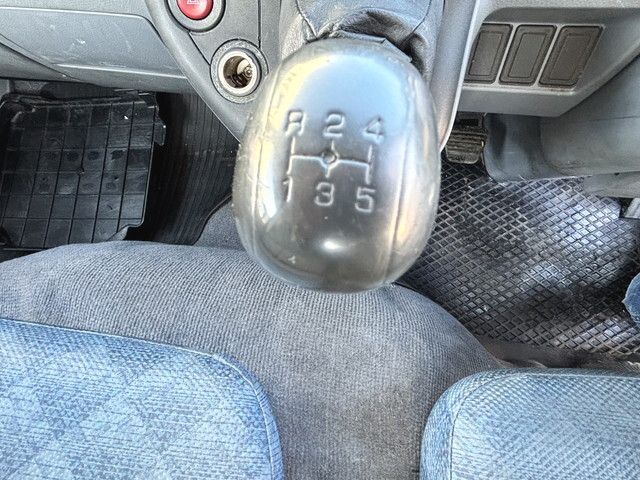 三菱ふそうキャンター平ボディ小型（2t・3t）[写真32]