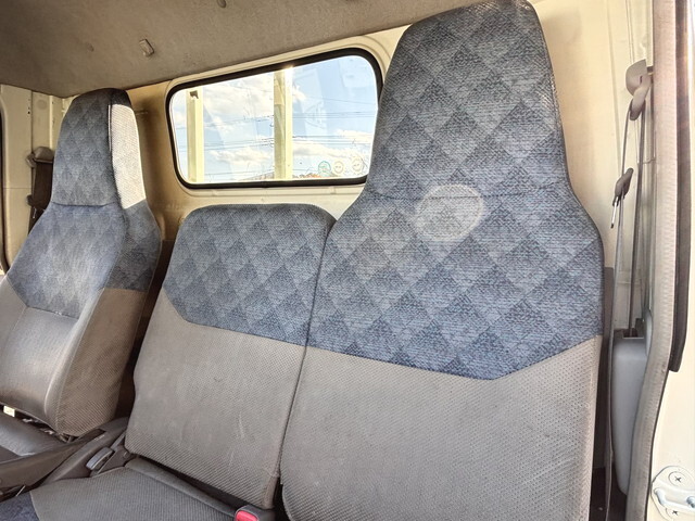 三菱ふそうキャンター平ボディ小型（2t・3t）[写真38]