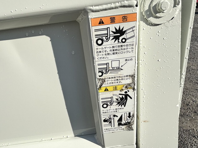 三菱ふそうキャンター平ボディ小型（2t・3t）[写真09]