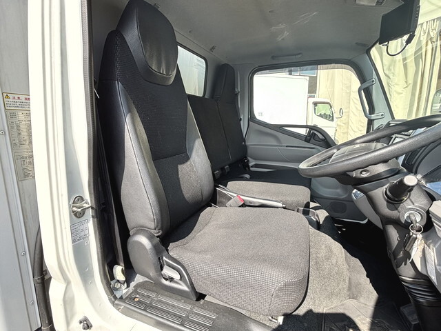 三菱ふそうキャンター冷凍車（冷蔵車）小型（2t・3t）[写真31]