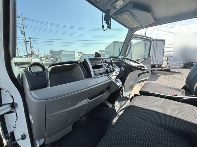 三菱ふそうキャンター冷凍車（冷蔵車）小型（2t・3t）[写真38]