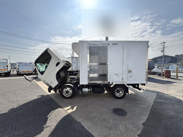 三菱ふそうキャンター冷凍車（冷蔵車）小型（2t・3t）[写真09]