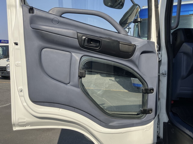 日野レンジャーセルフクレーン4段増トン（6t・8t）[写真29]