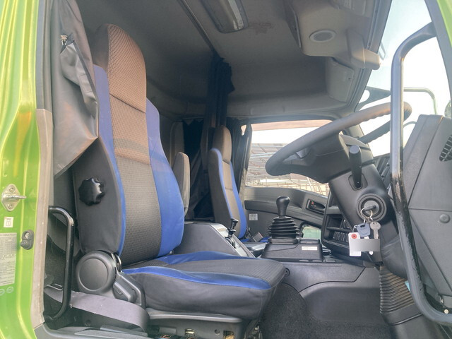 いすゞギガトレーラーヘッド（トラクターヘッド）大型（10t）[写真33]