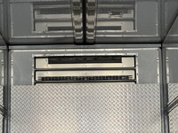 UDトラックスクオン冷蔵冷凍ウイング大型（10t）[写真12]